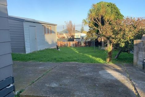 Photo of property in 27 Cross Street, Castlecliff, Whanganui, 4501