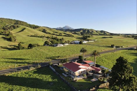 Photo of property in 1606 South Road, Tataraimaka, New Plymouth, 4374