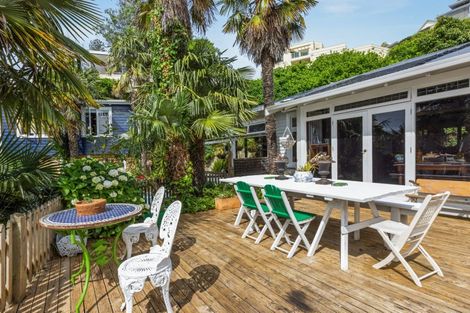 Photo of property in 32 Seapoint Road, Bluff Hill, Napier, 4110