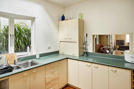 Photo of property in 41 Tio Tio Road, Miramar, Wellington, 6022