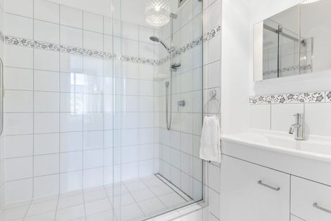 Photo of property in Rona House, 33 Rimu Street, Eastbourne, Lower Hutt, 5013