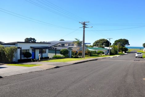 Photo of property in 16 Ocean View Road, Waihi Beach, 3611