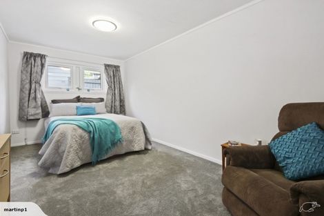 Photo of property in 1/2 Flavia Close, Torbay, Auckland, 0630