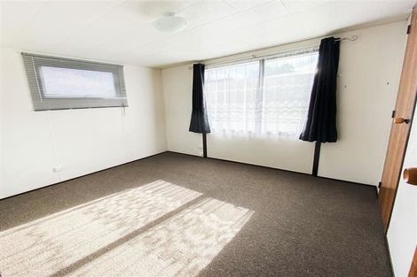 Photo of property in 1/4 Hanson Place, West Harbour, Auckland, 0618