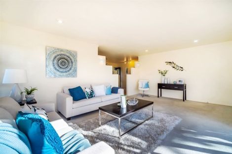 Photo of property in 2/41 Greenvalley Rise, Glenfield, Auckland, 0629