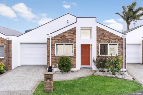 Photo of property in 5/16 Vinograd Drive, Te Atatu Peninsula, Auckland, 0610