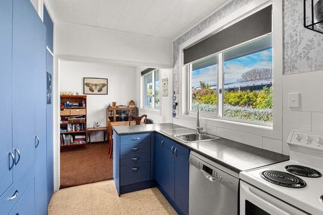 Photo of property in 15 Barrett Street, Westown, New Plymouth, 4310