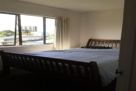 Photo of property in Lynn Park Terrace, 1/12 Ambrico Place, New Lynn, Auckland, 0600