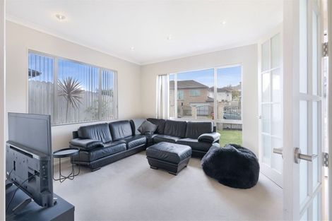 Photo of property in 5 Mulroy Place, Pinehill, Auckland, 0632
