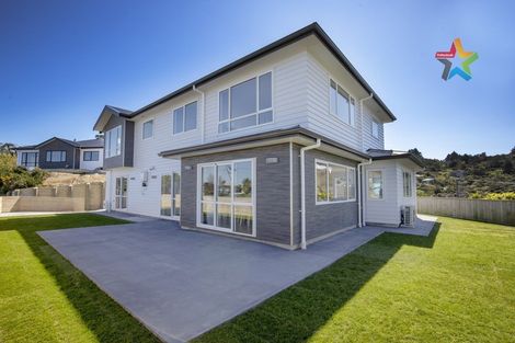 Photo of property in 2 Poto Road, Normandale, Lower Hutt, 5010