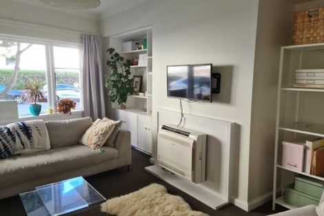 Photo of property in Olympus Flats, 2/280 Oriental Parade, Oriental Bay, Wellington, 6011