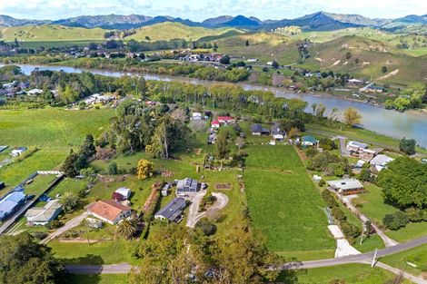 Photo of property in 76 Banks Street, Tolaga Bay, 4077