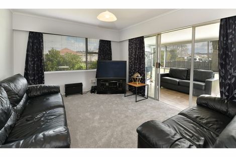 Photo of property in 1/127 Centreway Road, Orewa, 0931