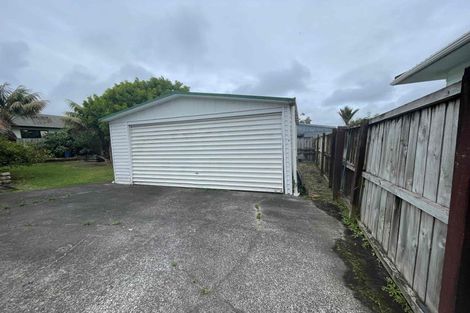 Photo of property in 17 Highland Park Drive, Highland Park, Auckland, 2010
