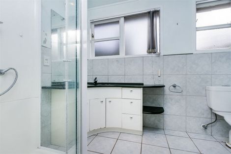 Photo of property in 70 Chivalry Road, Glenfield, Auckland, 0629