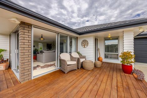 Photo of property in 11 Pohutukawa Drive, Eskdale, Napier, 4182