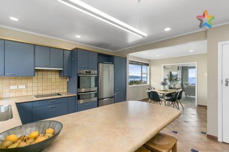Photo of property in 52 Titiro Moana Road, Korokoro, Lower Hutt, 5012