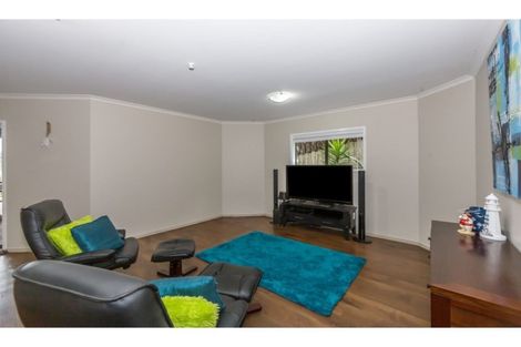 Photo of property in 9 Kingtide Place, Red Beach, 0932