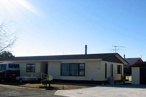 Photo of property in 9 Chisholm Place, Carterton, 5713