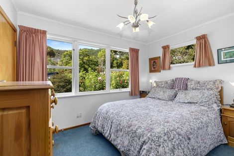 Photo of property in 16 Fendalton Crescent, Pinehaven, Upper Hutt, 5019