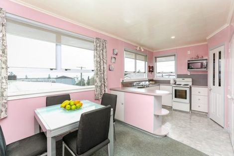 Photo of property in 37b Breakwater Road, Moturoa, New Plymouth, 4310