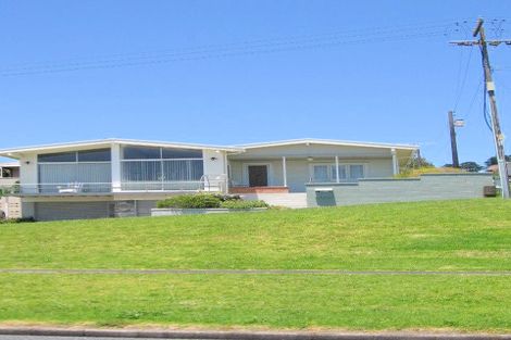 Photo of property in 2/14a Kiwi Esplanade, Mangere Bridge, Auckland, 2022