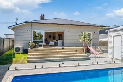 Photo of property in 16 Wolfe Street, Regent, Whangarei, 0112