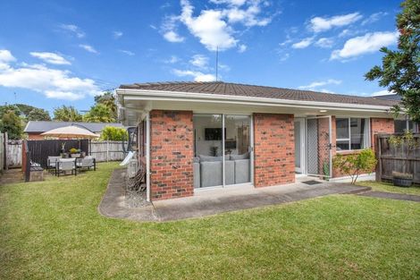 Photo of property in 1/61 Mcclintock Road, Massey, Auckland, 0614