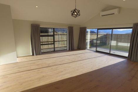 Photo of property in 14 Ward Street, Jacks Point, Queenstown, 9371