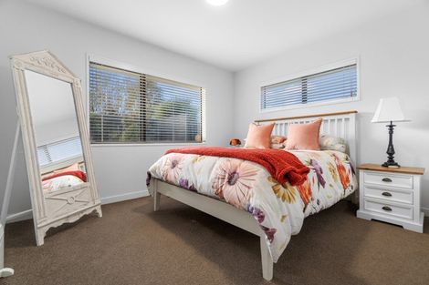 Photo of property in 32 Madill Road, St Andrews, Hamilton, 3200