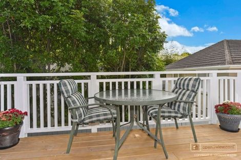 Photo of property in 2/240 Forrest Hill Road, Forrest Hill, Auckland, 0620