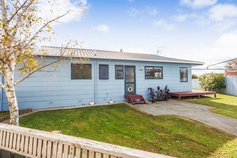 Photo of property in 28 Peppertree Glade, Kelvin Grove, Palmerston North, 4414