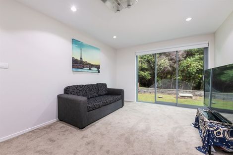 Photo of property in 96 San Valentino Drive, Henderson, Auckland, 0612