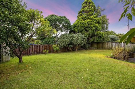 Photo of property in 9 Albemarle Place, Massey, Auckland, 0614