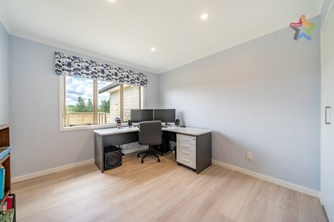 Photo of property in 10 Meadowbank Drive, Belmont, Lower Hutt, 5010