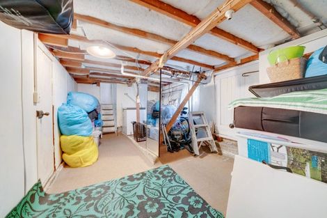 Photo of property in 10 Kapuka Road, Mangere Bridge, Auckland, 2022