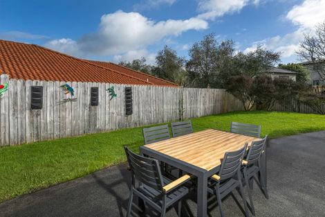 Photo of property in 27 View Ridge Drive, Ranui, Auckland, 0612