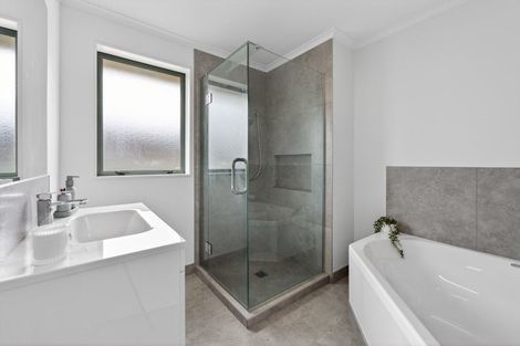 Photo of property in 42 Brooklyn Heights Drive, Kelvin Grove, Palmerston North, 4414