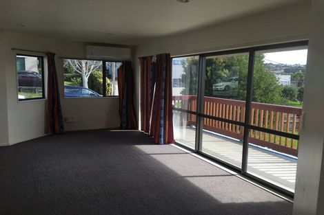 Photo of property in 9 Woodall Place, Totara Vale, Auckland, 0627