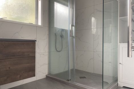 Photo of property in 72 Kirby Street, Glendene, Auckland, 0602