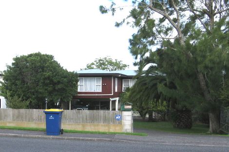 Photo of property in 19 Royal Road, Massey, Auckland, 0614