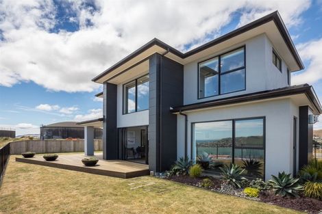 Photo of property in 4 Rotorua Grove, Aotea, Porirua, 5024