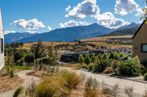 Photo of property in 28 Cunninghams Drive, Jacks Point, Queenstown, 9371