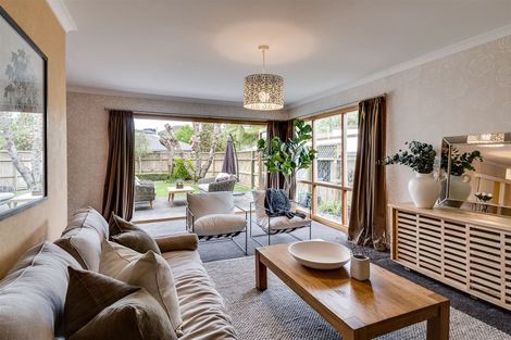 Photo of property in 2/100 Avondale Road, Taradale, Napier, 4112