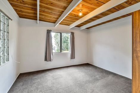 Photo of property in 25 Normandy Place, Henderson, Auckland, 0610