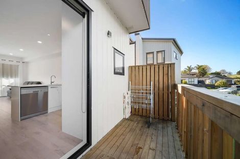 Photo of property in 132 Tiriwa Drive, Massey, Auckland, 0614
