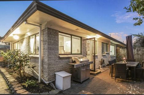 Photo of property in 2/2 Pakuranga Road, Howick, Auckland, 2010