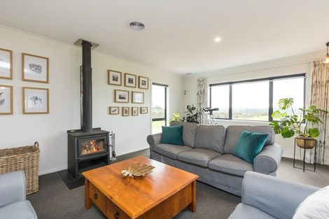 Photo of property in 52 Centre Road, Aokautere, Palmerston North, 4471