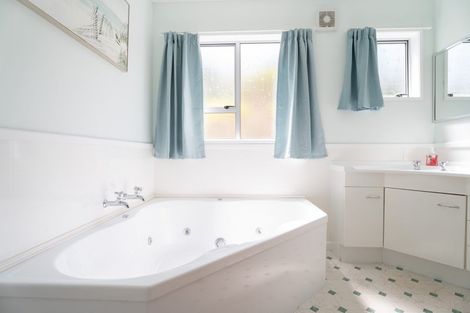 Photo of property in 71 Eskdale Road, Papakowhai, Porirua, 5024