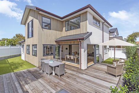 Photo of property in 20 Lynton Road, Bucklands Beach, Auckland, 2012